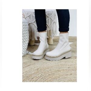 NWOT SODA Platform Boots